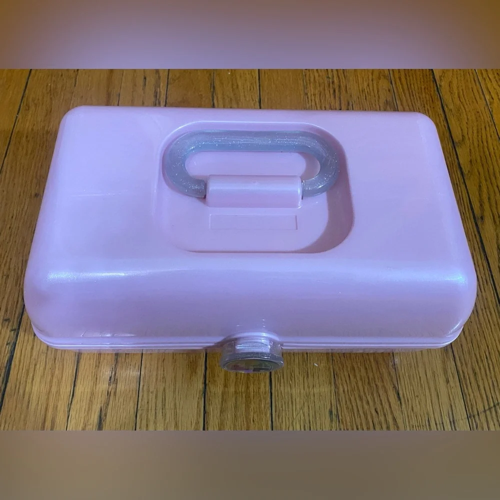 Vintage Caboodles case- pink and sparkly with mirror